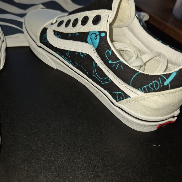 Size 5.5 - VANS Old Skool Low Custom Made Characters - Picture 11 of 13